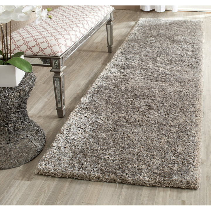 SAFAVIEH South Beach Shag SBS562B Handmade Silver Rug Image 4