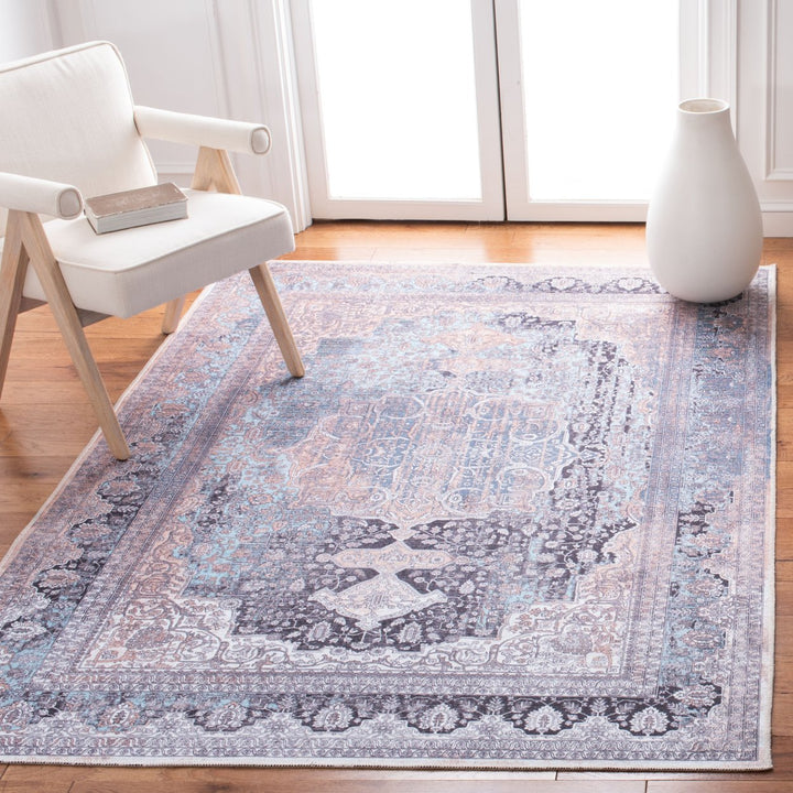 SAFAVIEH Serapi Collection SEP532A Ivory / Light Blue Rug Image 1