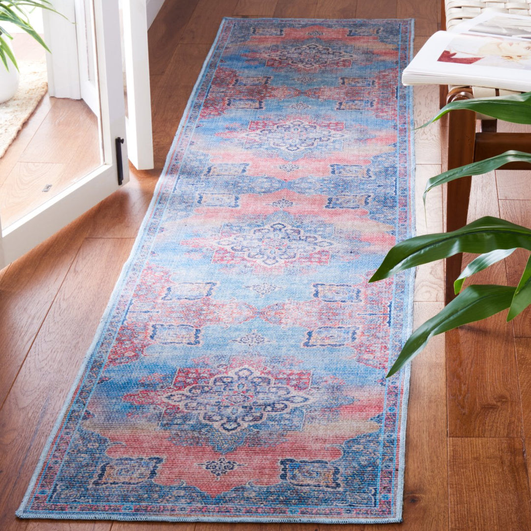 SAFAVIEH Serapi Collection SEP580Q Red / Blue Rug Image 3