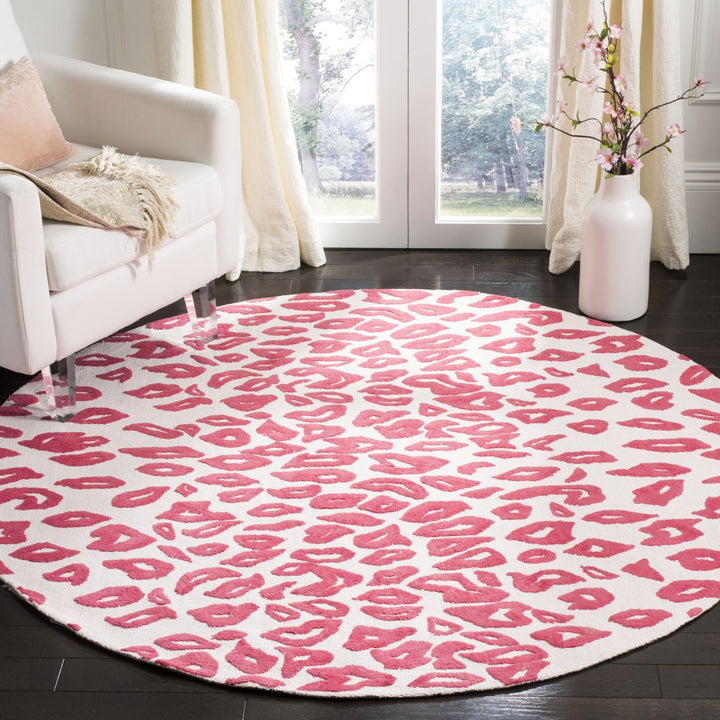 SAFAVIEH Kids Collection SFK213A Handmade Ivory / Red Rug Image 2