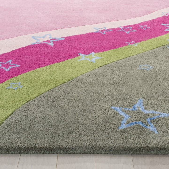 SAFAVIEH Kids Collection SFK338A Handmade Green/Pink Rug Image 4