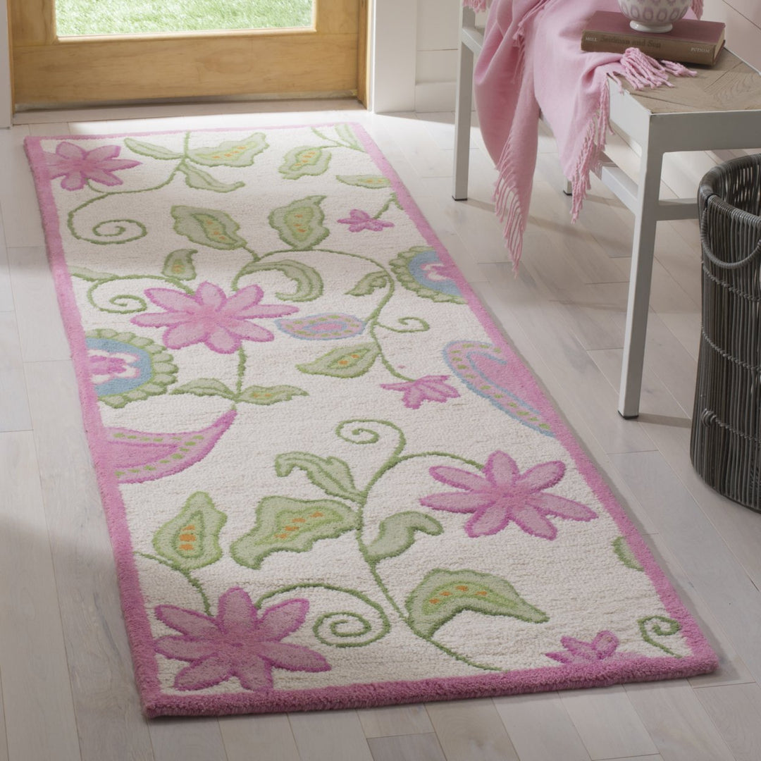 SAFAVIEH Kids Collection SFK351A Handmade Ivory/Pink Rug Image 9