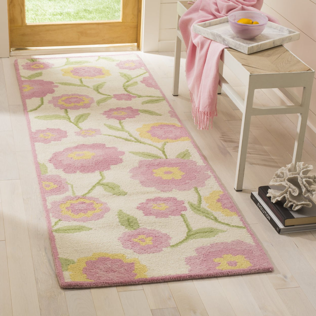 SAFAVIEH Kids Collection SFK355A Handmade Ivory/Pink Rug Image 3