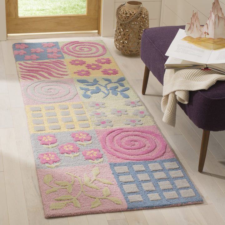 SAFAVIEH Kids Collection SFK356A Handmade Pink/Multi Rug Image 3