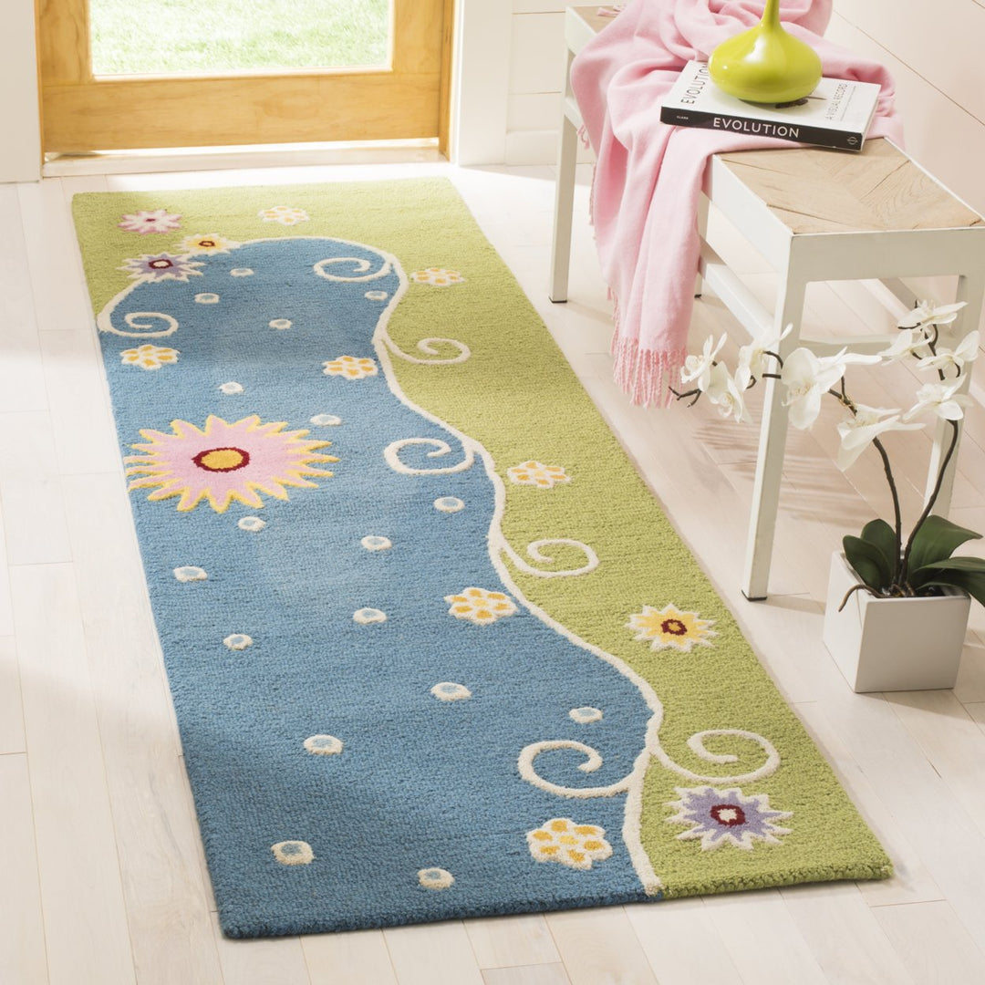 SAFAVIEH Kids Collection SFK383A Handmade Blue/Green Rug Image 3