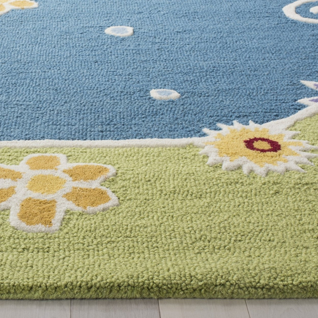 SAFAVIEH Kids Collection SFK383A Handmade Blue/Green Rug Image 7