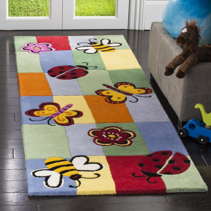 SAFAVIEH Kids Collection SFK753A Handmade Multi Rug Image 3