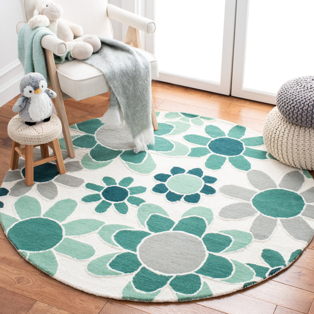 SAFAVIEH Kids SFK923Y Handmade Ivory / Green Rug Image 2