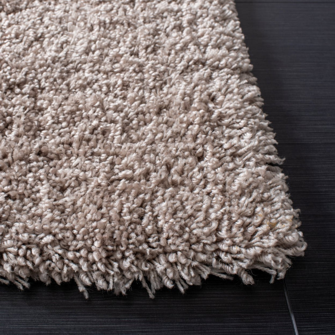 SAFAVIEH Classic Shag SG240D Handmade Taupe Rug Image 7