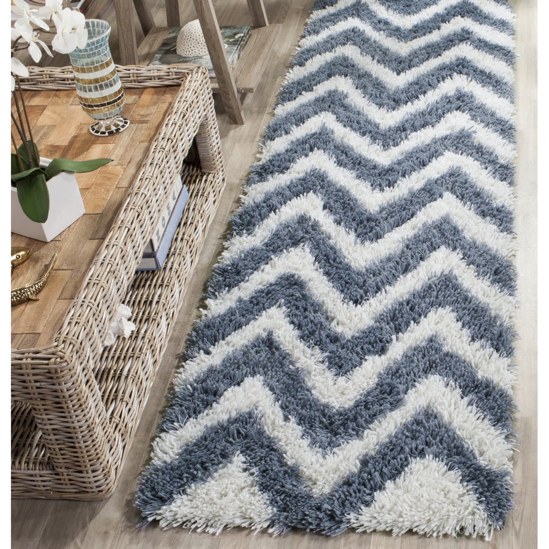 SAFAVIEH Chevron Shag SG250A Handmade Ivory / Blue Rug Image 3