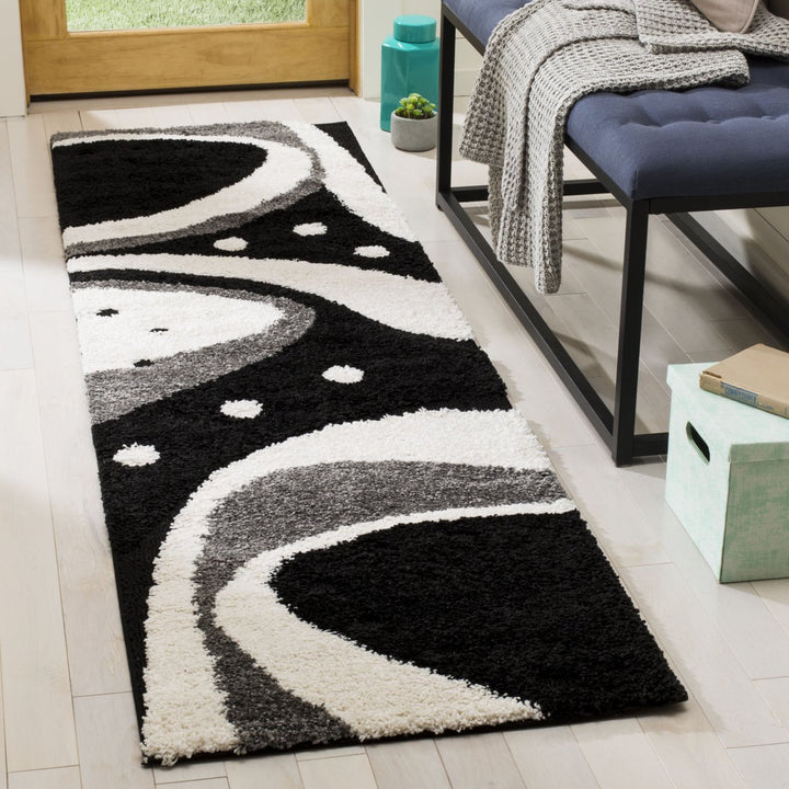 SAFAVIEH Florida Shag SG473-9012 Black / Ivory Rug Image 3