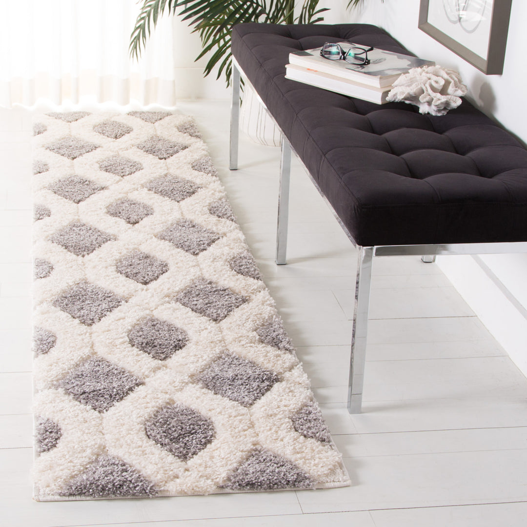 SAFAVIEH Memphis Shag SG833G Grey / Cream Rug Image 3