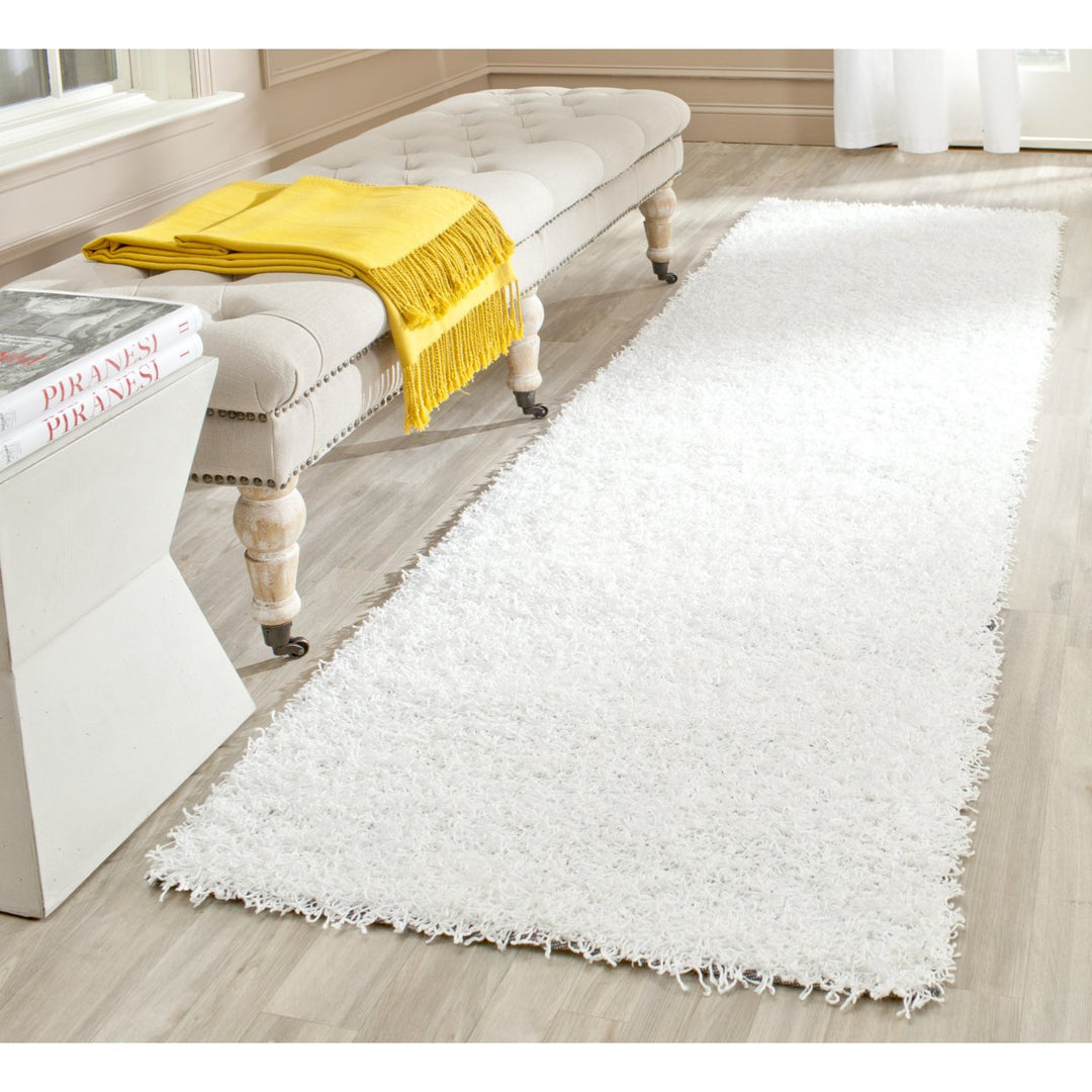 SAFAVIEH Monterey Shag SG851W Handmade White Rug Image 3