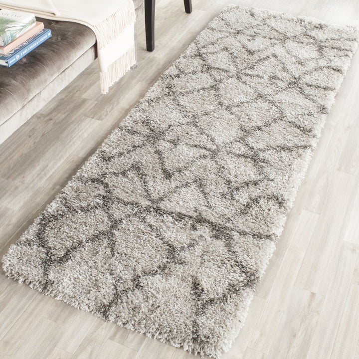 SAFAVIEH Belize Shag SGB482D Taupe / Grey Rug Image 2