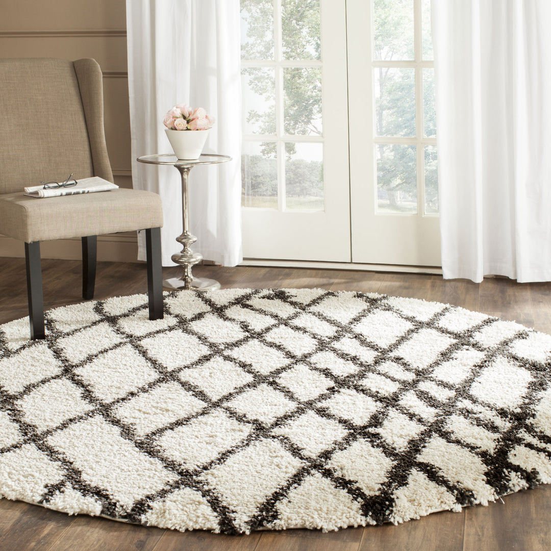 SAFAVIEH Belize Shag SGB484B Ivory / Charcoal Rug Image 2