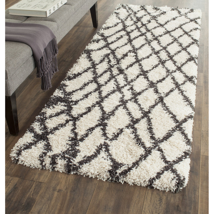 SAFAVIEH Belize Shag SGB484B Ivory / Charcoal Rug Image 3