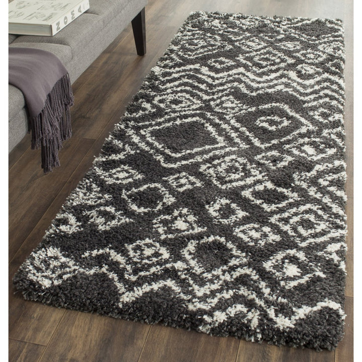 SAFAVIEH Belize Shag SGB488C Charcoal / Ivory Rug Image 3