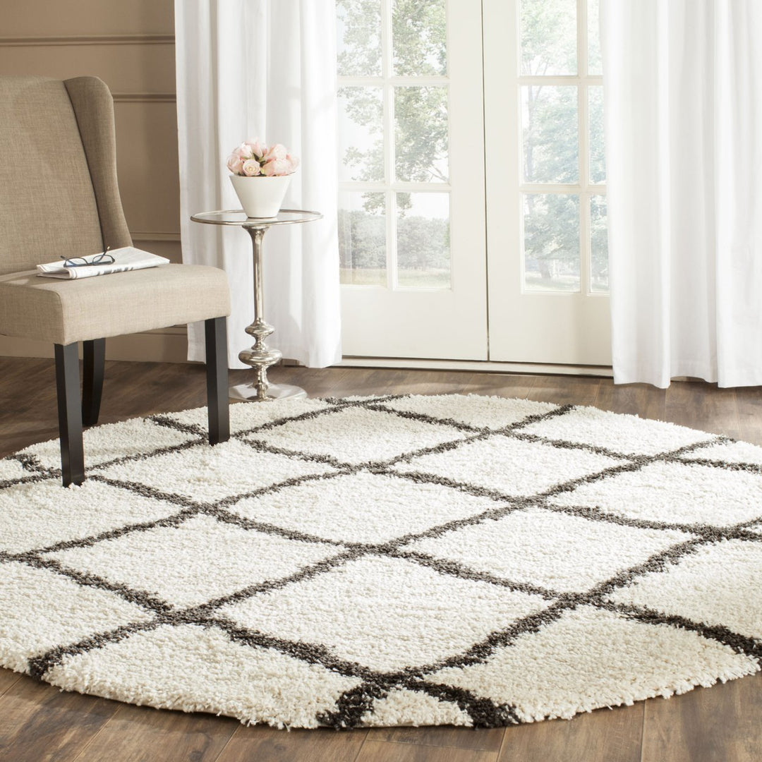 SAFAVIEH Belize Shag SGB489B Ivory / Charcoal Rug Image 2