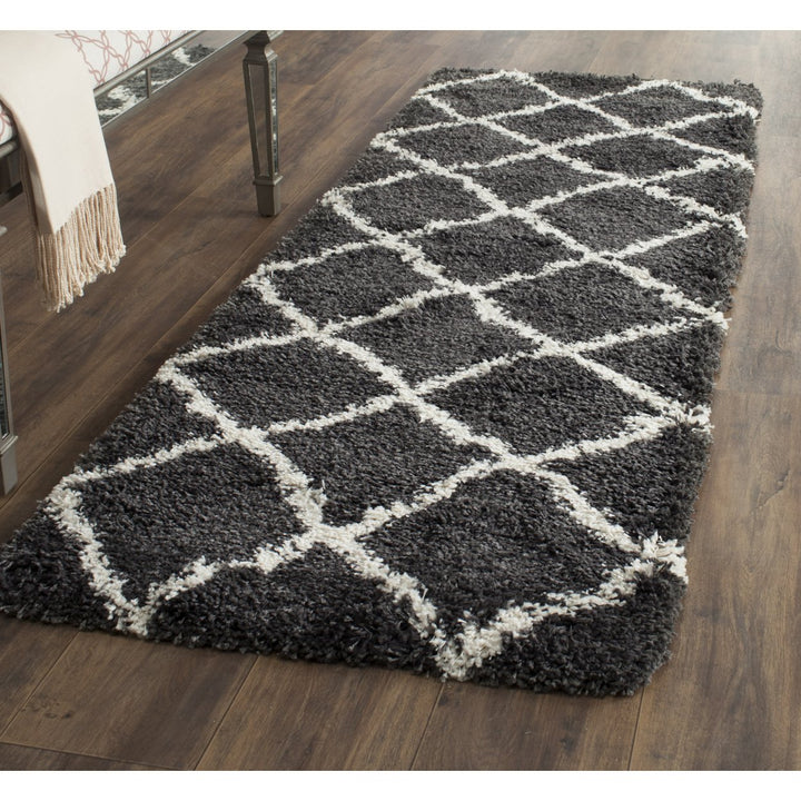 SAFAVIEH Belize Shag SGB489C Charcoal / Ivory Rug Image 3