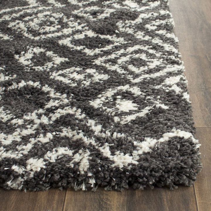 SAFAVIEH Belize Shag SGB488C Charcoal / Ivory Rug Image 7