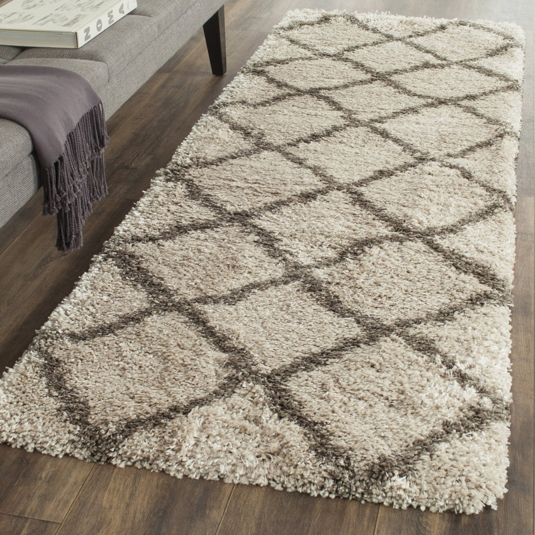 SAFAVIEH Belize Shag SGB489D Taupe / Grey Rug Image 3