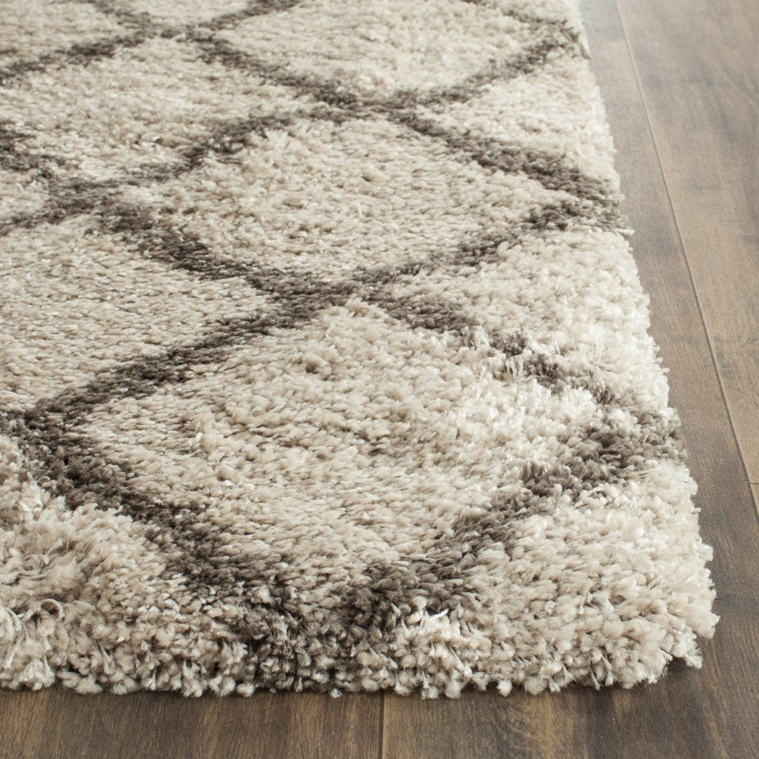 SAFAVIEH Belize Shag SGB489D Taupe / Grey Rug Image 7