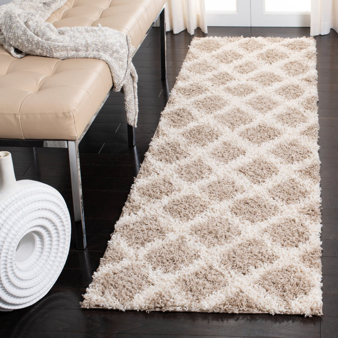 SAFAVIEH Dallas Shag SGD258D Beige / Ivory Rug Image 3