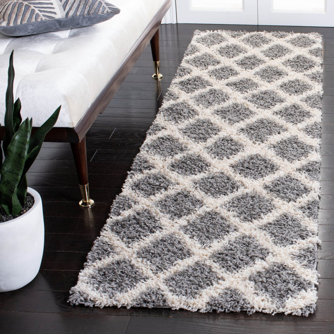 SAFAVIEH Dallas Shag SGD258G Grey / Ivory Rug Image 10