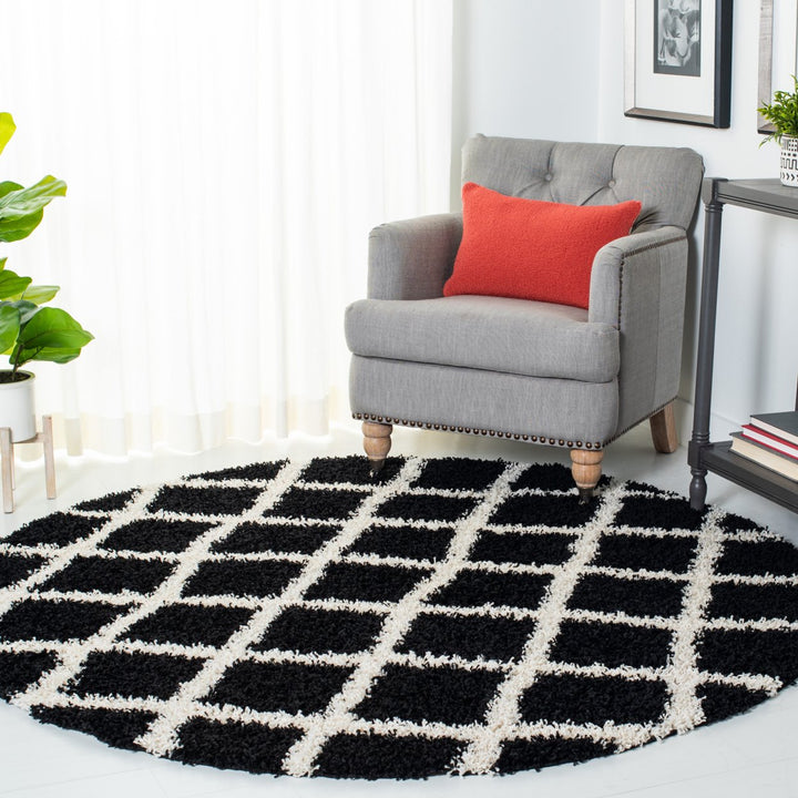 SAFAVIEH Dallas Shag SGD258Z Black / Ivory Rug Image 2