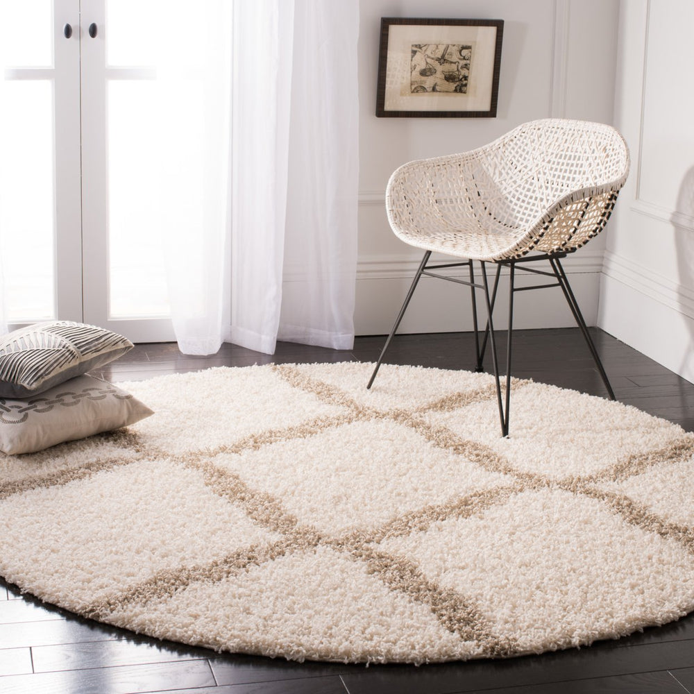 SAFAVIEH Dallas Shag SGDS257B Ivory / Beige Rug Image 2