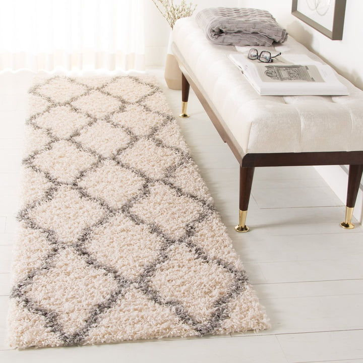 SAFAVIEH Dallas Shag SGDS257F Ivory / Grey Rug Image 3