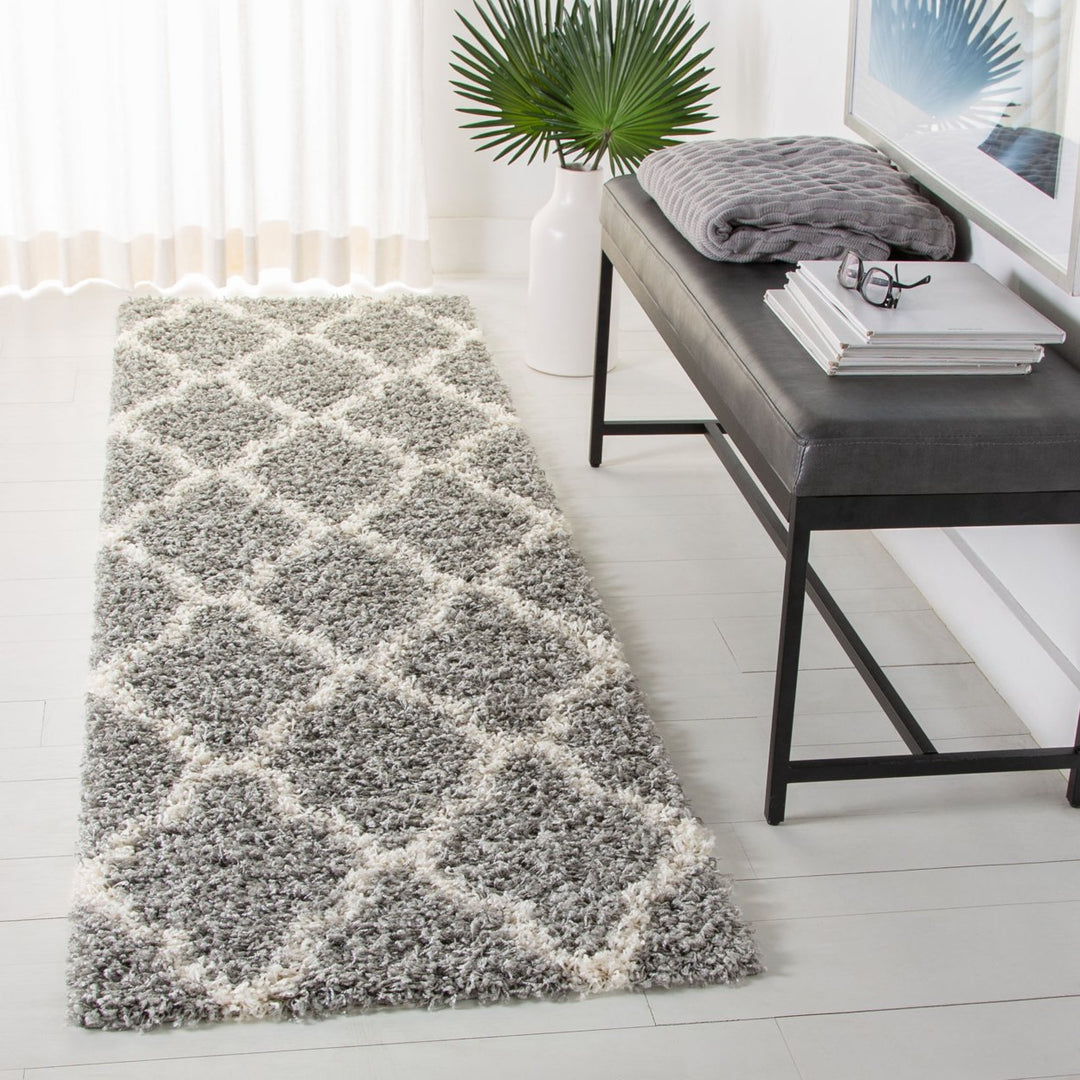 SAFAVIEH Dallas Shag SGDS257G Grey / Ivory Rug Image 3