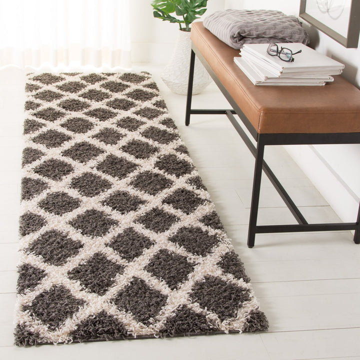 SAFAVIEH Dallas Shag SGDS258A Dark Grey/Ivory Rug Image 3