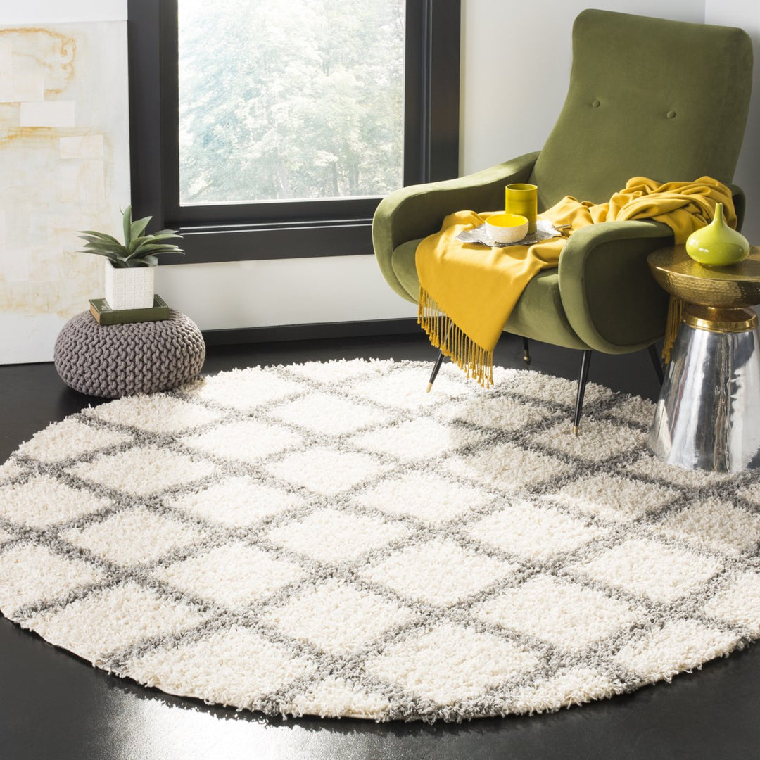 SAFAVIEH Dallas Shag SGDS258F Ivory / Grey Rug Image 2