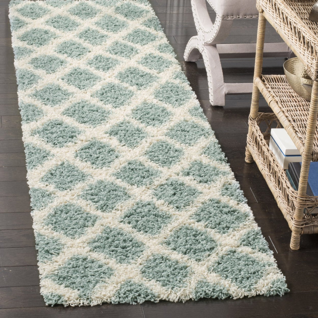 SAFAVIEH Dallas Shag SGDS258C Seafoam / Ivory Rug Image 3