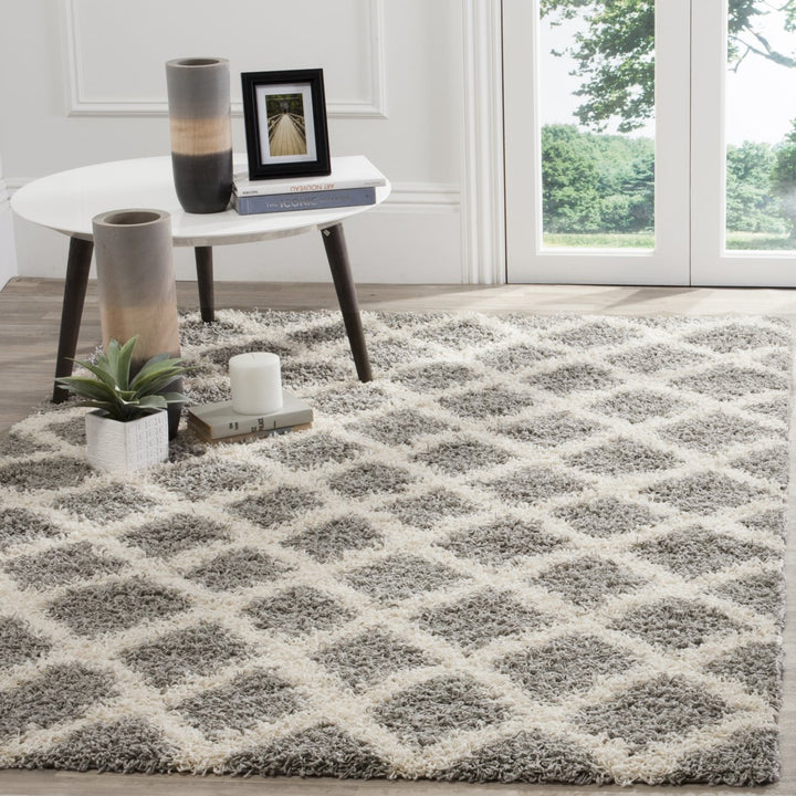 SAFAVIEH Dallas Shag SGDS258G Grey / Ivory Rug Image 1