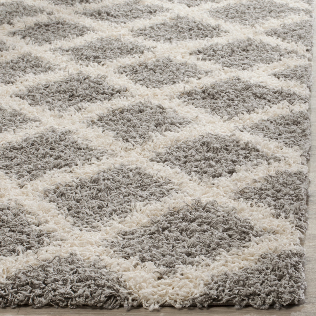 SAFAVIEH Dallas Shag SGDS258G Grey / Ivory Rug Image 6