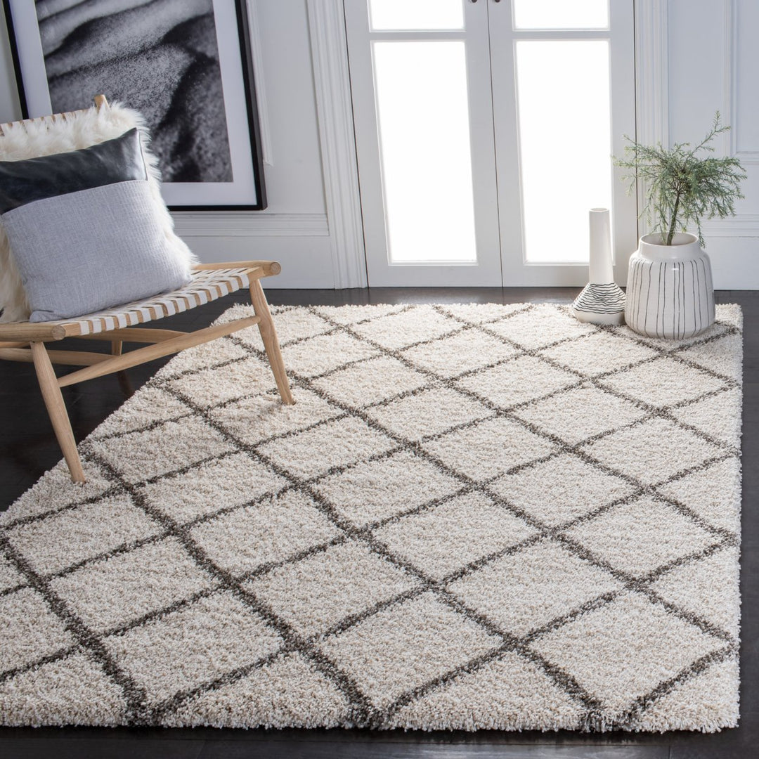 SAFAVIEH Hudson Shag Collection SGH222D Ivory / Grey Rug Image 1