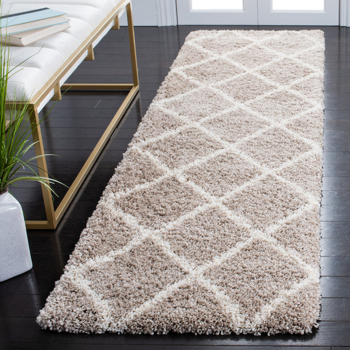 SAFAVIEH Hudson Shag Collection SGH222B Beige / Ivory Rug Image 3