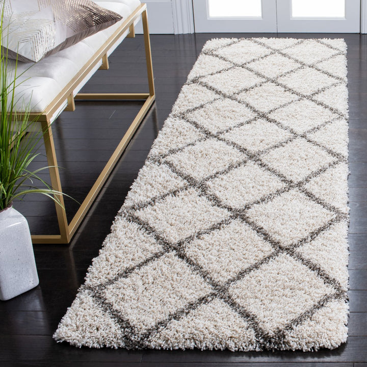 SAFAVIEH Hudson Shag Collection SGH222D Ivory / Grey Rug Image 4