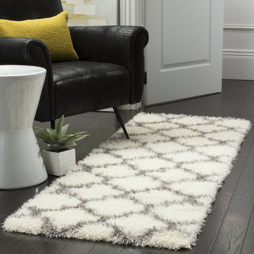 SAFAVIEH Montreal Shag Collection SGM832B Ivory/Grey Rug Image 3