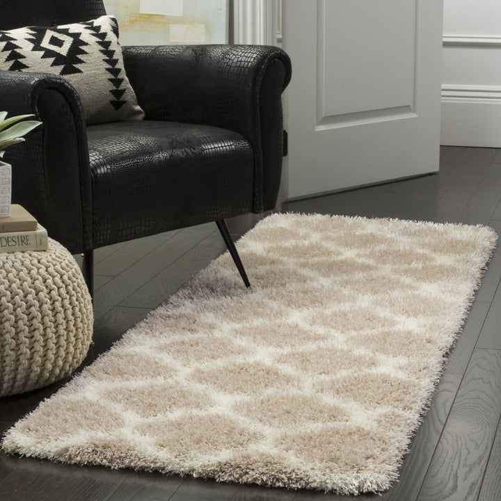 SAFAVIEH Montreal Shag SGM832C Beige / Ivory Rug Image 3