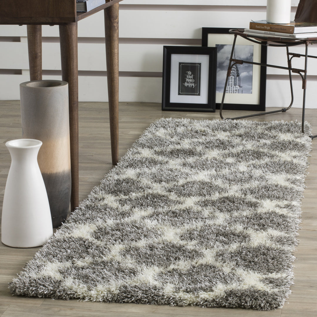 SAFAVIEH Montreal Shag Collection SGM832D Grey/Ivory Rug Image 3