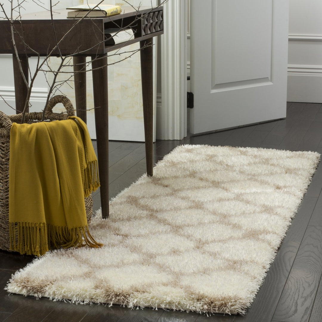 SAFAVIEH Montreal Shag SGM832F Ivory / Beige Rug Image 3