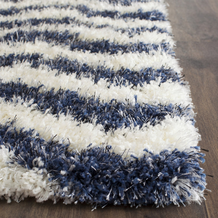 SAFAVIEH Montreal Shag Collection SGM846A Ivory/Blue Rug Image 7