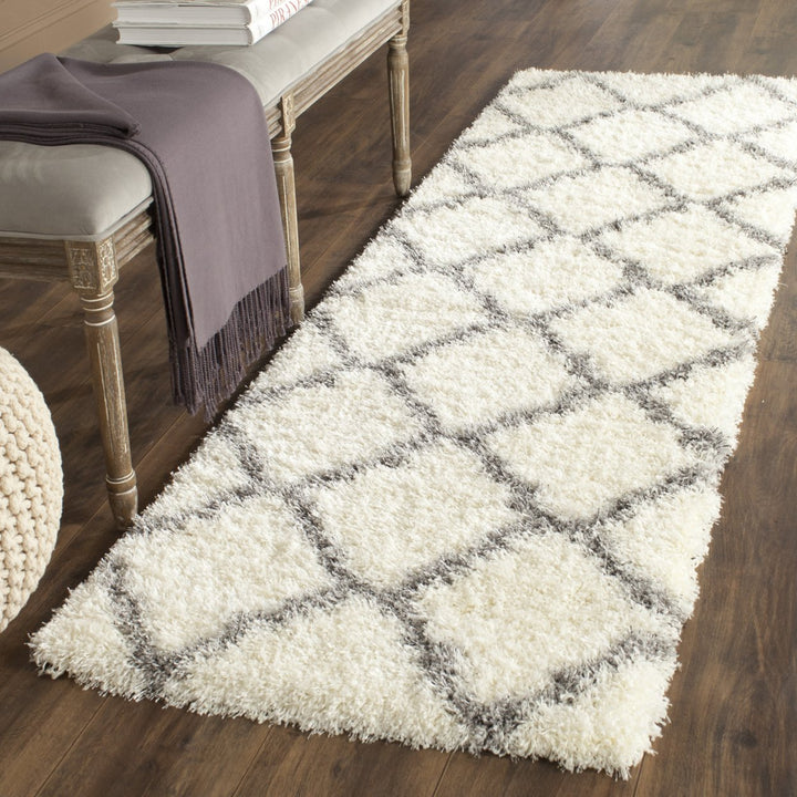 SAFAVIEH Montreal Shag Collection SGM866B Ivory/Grey Rug Image 3