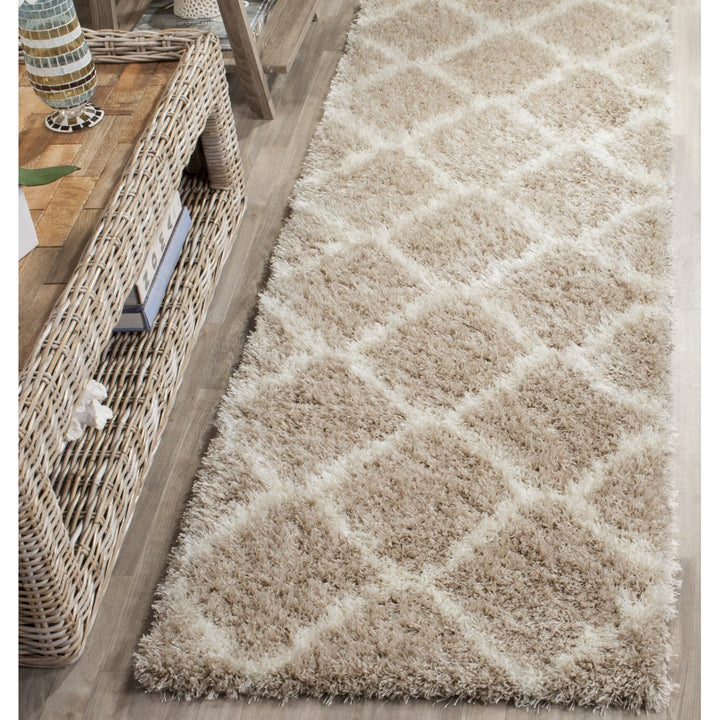 SAFAVIEH Montreal Shag SGM866C Beige / Ivory Rug Image 3