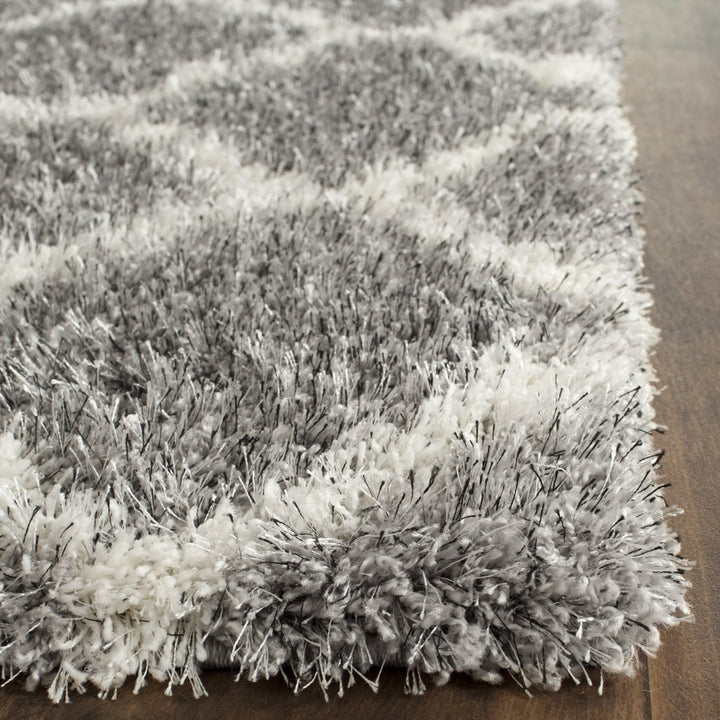 SAFAVIEH Montreal Shag Collection SGM866D Grey/Ivory Rug Image 7