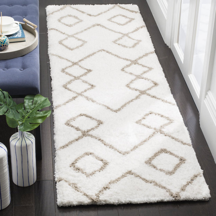 SAFAVIEH Toronto Shag SGT609A Handmade Ivory / Silver Rug Image 3