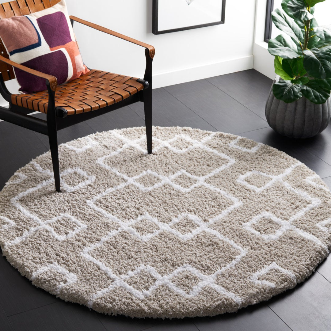 SAFAVIEH Toronto Shag SGT609C Handmade Silver / Ivory Rug Image 8